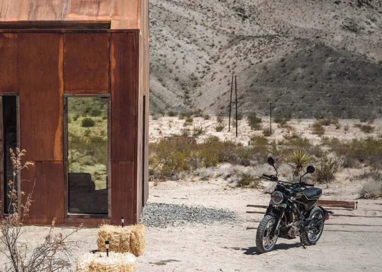 Joshua Tree Folly | sleeping under the stars in the heart of California,USA