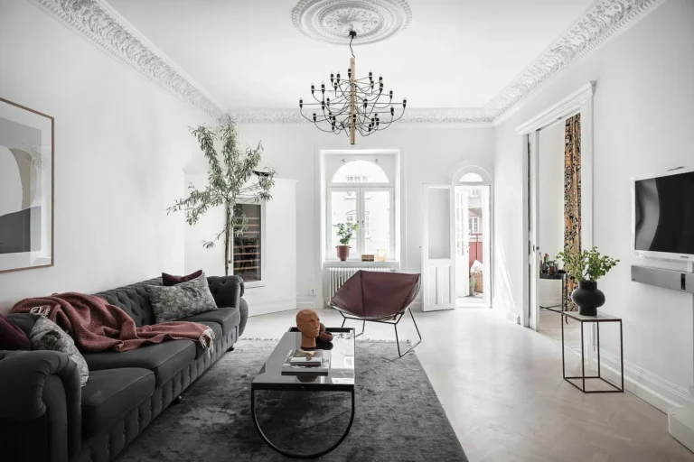 Stylish black and white apartment in Goteborg