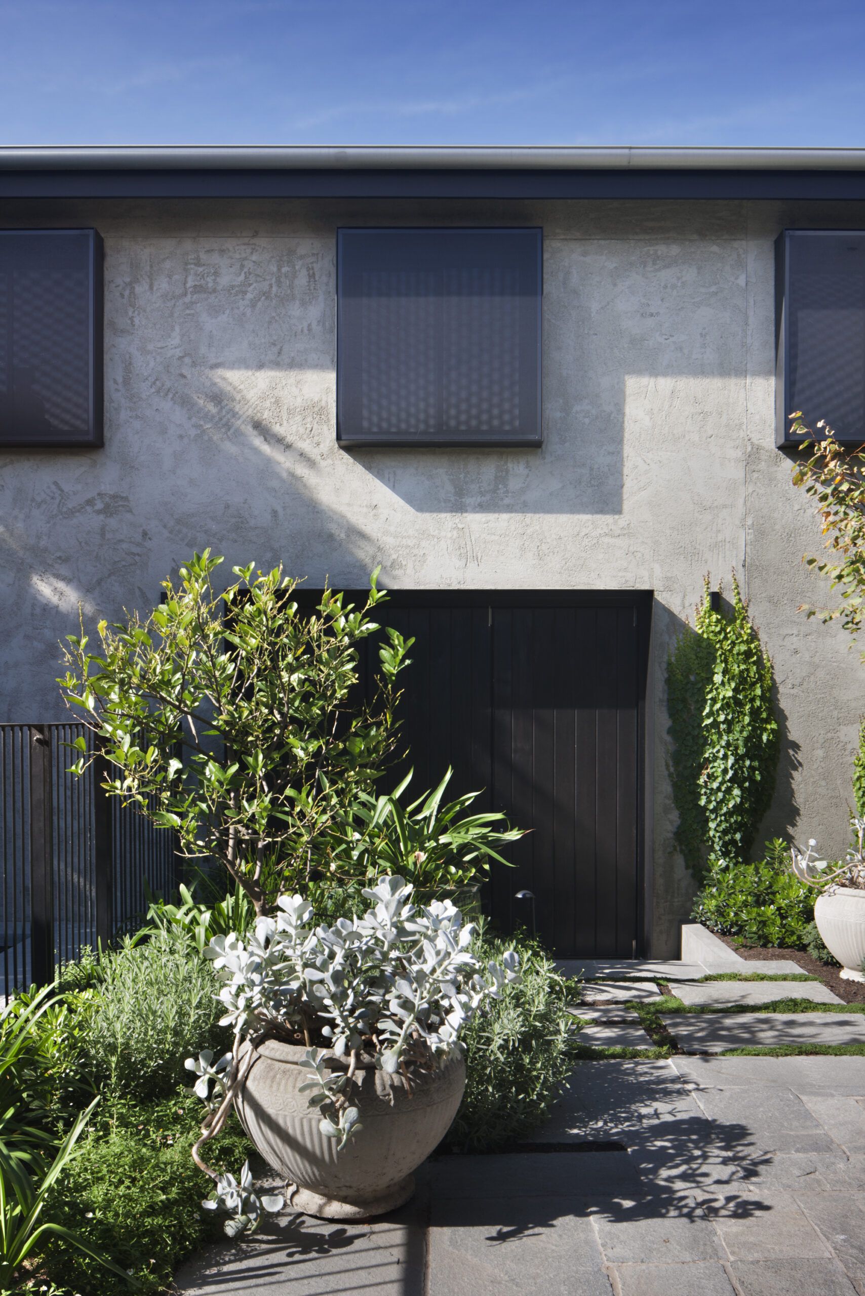 Albert Park House |Lush gardens and visual drama in a Victorian house ...