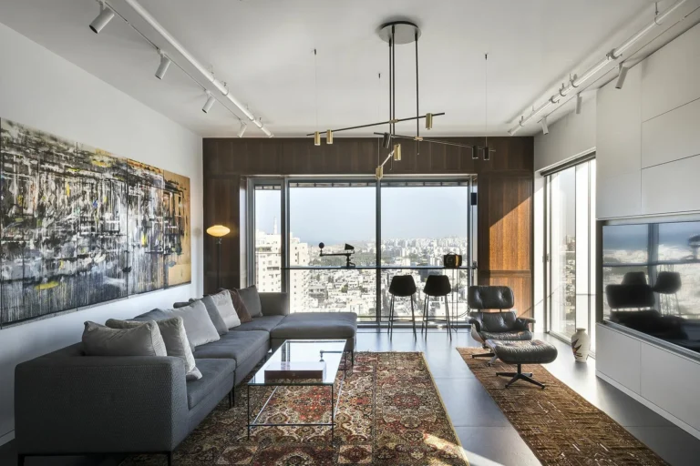 Perfect Contrast | Overlooking an urban landscape in Tel Aviv, Israel